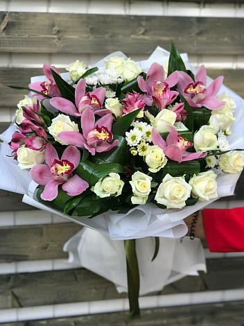Букет цветов из: Розы и Хризантемы в Бесстрашной