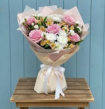 Букет цветов из:  Гвоздики, Орхидеи и Розы в Бесстрашной