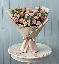 Букет цветов из:  Розы и Лизиантусы в Бесстрашной