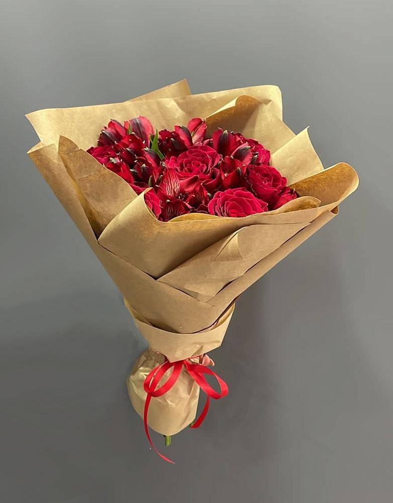 Букет цветов из: Альстромерии и Розы в Бесстрашной