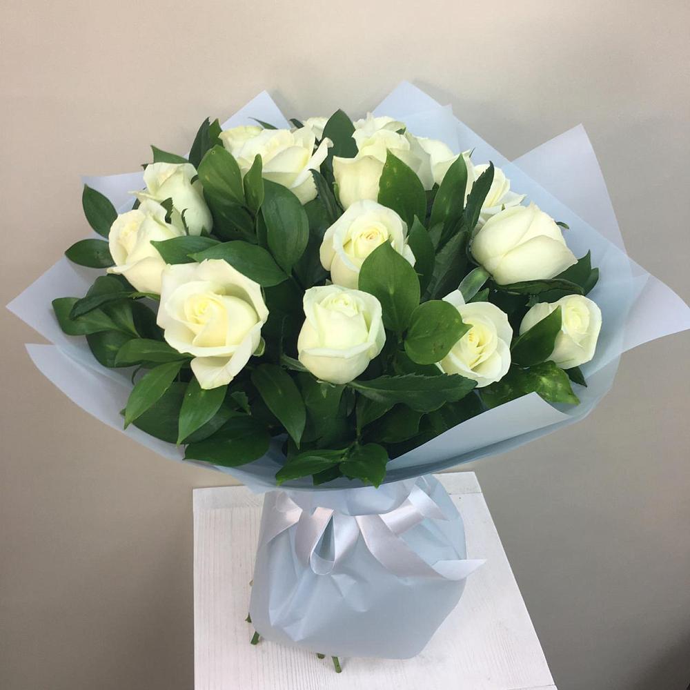 Букет 15 Белых роз Проуд в Бесстрашной