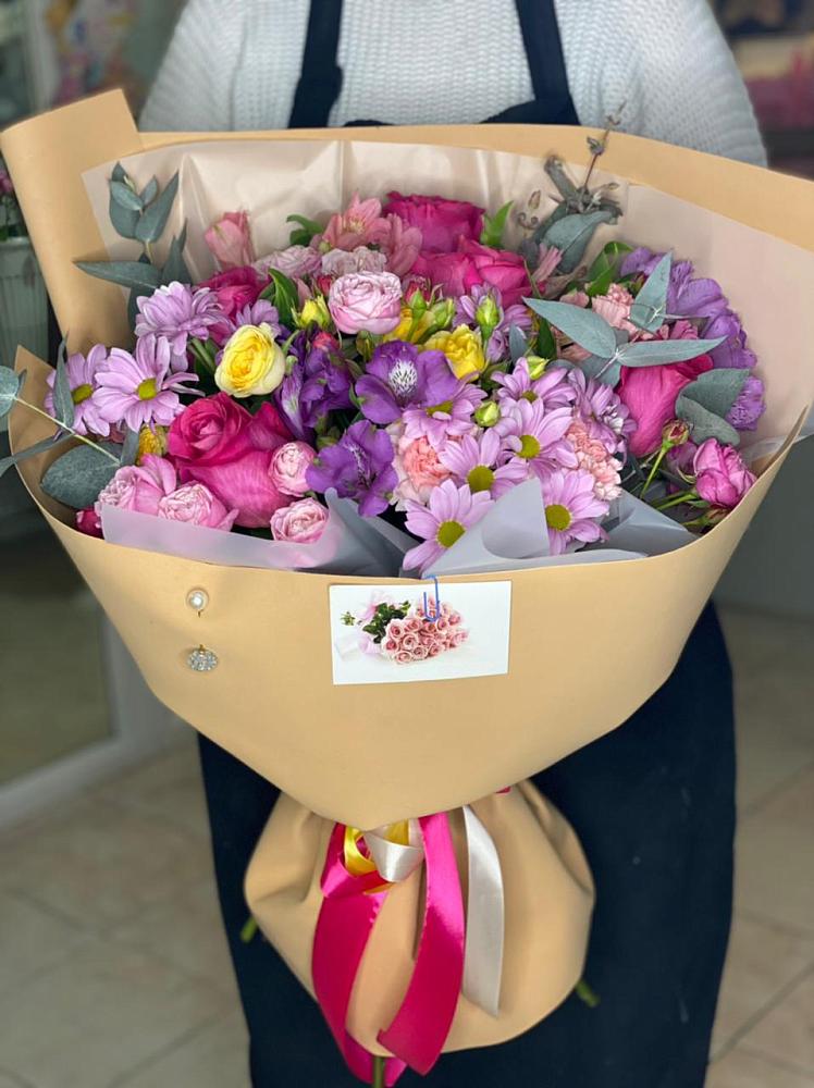 Букет цветов из: Хризантемы, Гвоздики и Альстромерии в Бесстрашной