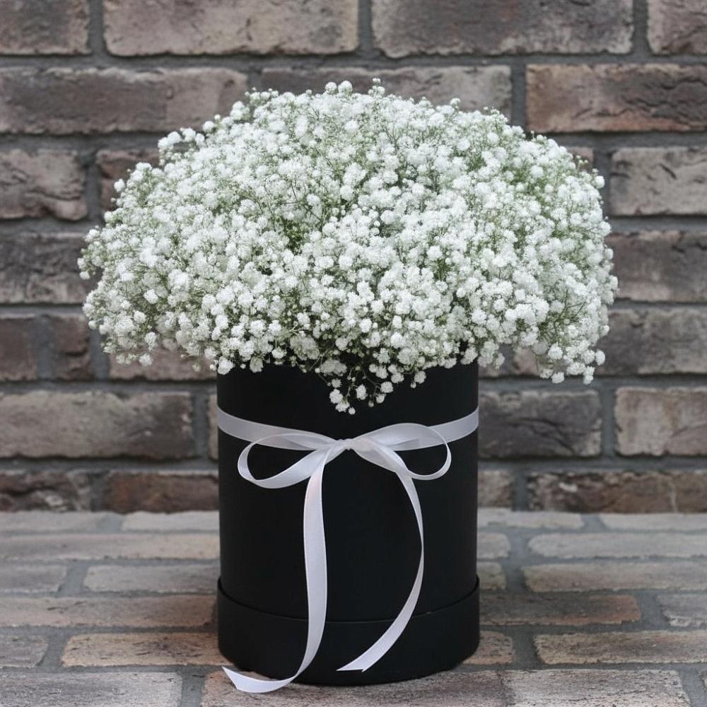 Цветочная композиция из Гипсофила в шляпной коробке в Бесстрашной