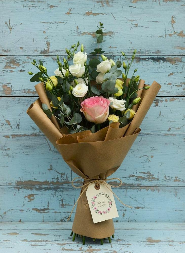 Букет цветов из: Розы и Лизиантусы в Бесстрашной