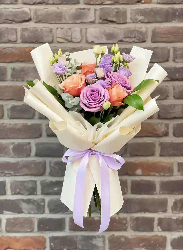 Букет цветов из: Лизиантусы и Розы в Бесстрашной