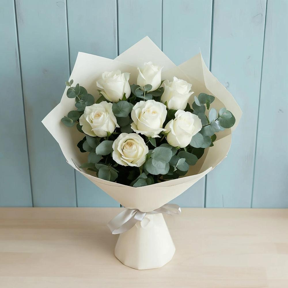 Букет Белые розы в Эвкалипте в Бесстрашной