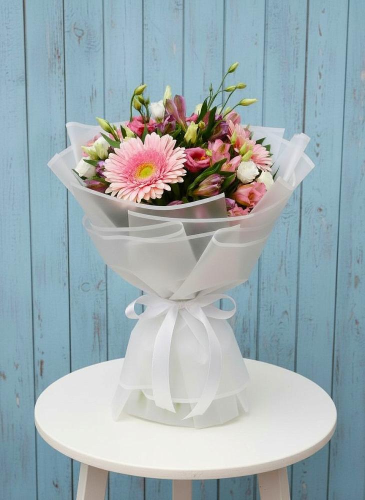 Букет цветов из: Герберы, Альстромерии и Лизиантусы в Бесстрашной