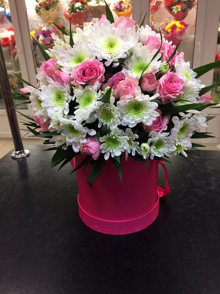 Цветочная композиция из Розы и Хризантемы в шляпной коробке в Бесстрашной