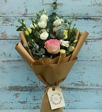 Букет цветов из:  Розы и Лизиантусы в Бесстрашной