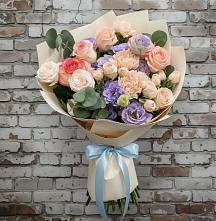 Букет цветов из:  Розы, Лизиантусы и Гвоздики в Бесстрашной
