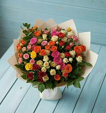 Букет Микс из разноцветных кустовых роз в Бесстрашной